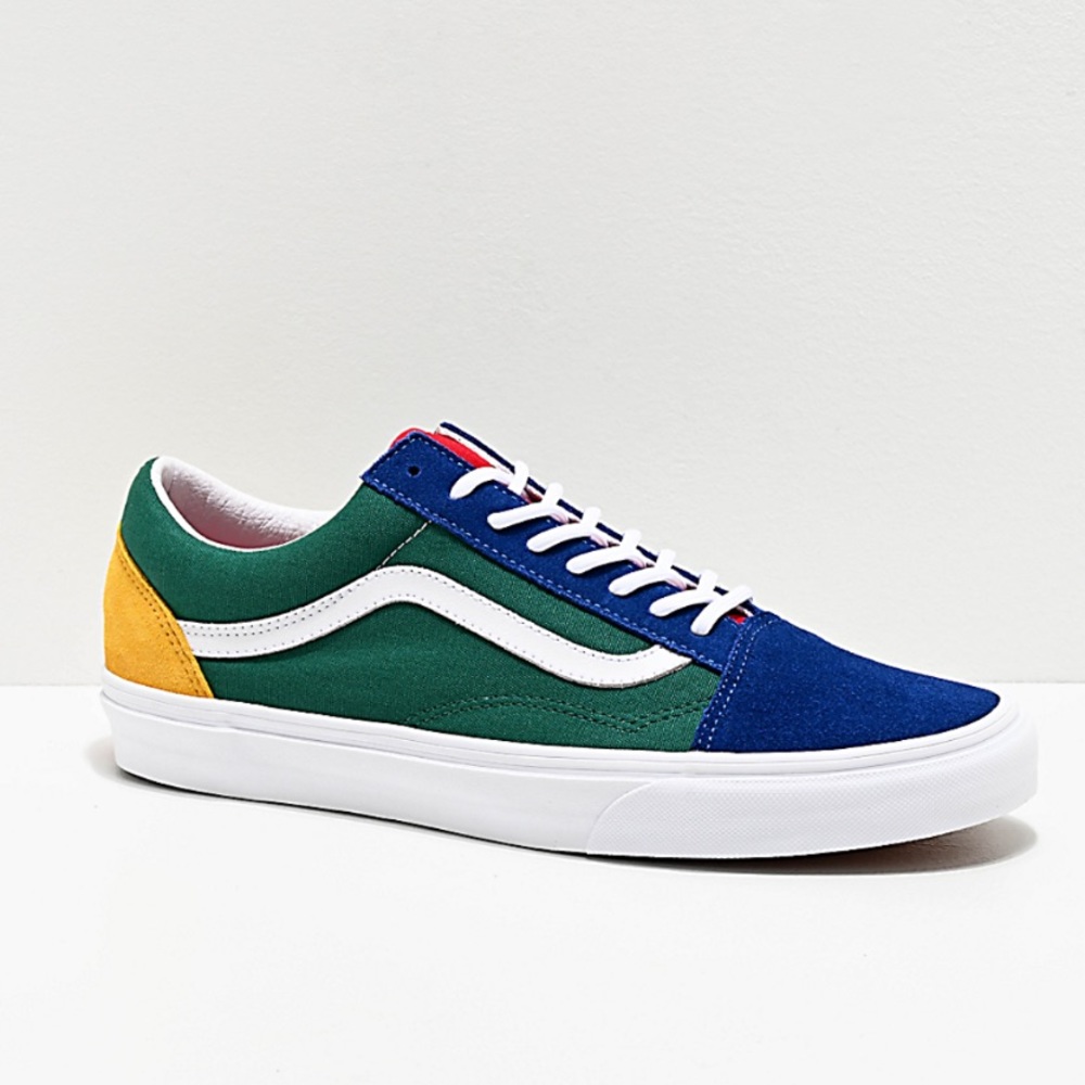 Yacht Club Vans